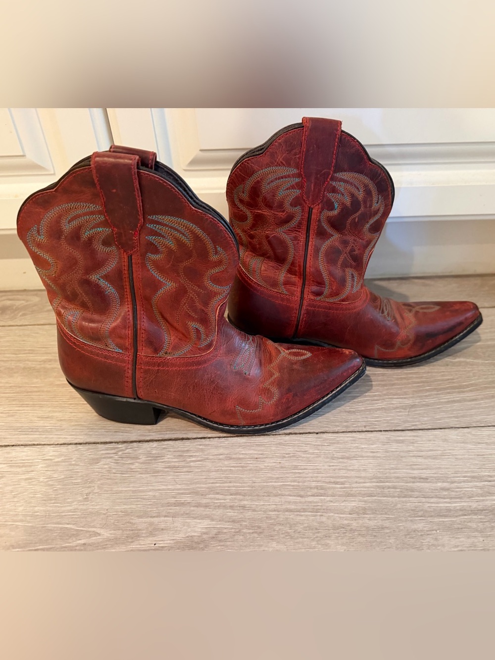 Smoky Mountain Leather Chestnut Color w/Turquoise Embroidered Stitching   Sz 6.5